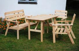 A kert hangulatának megteremtése stílusos kerti bútor szettekkel